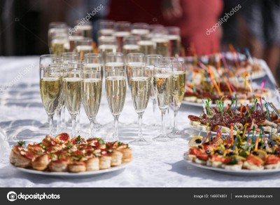 depositphotos_146974851-stock-photo-glasses-with-champagne-catering-banquet.jpg