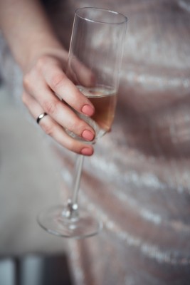 a-glass-of-champagne-in-the-hand-of-a-woman_89718-613.jpg